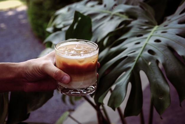 Espresso tonic – orzeźwiający napój kawowy na letnie dni